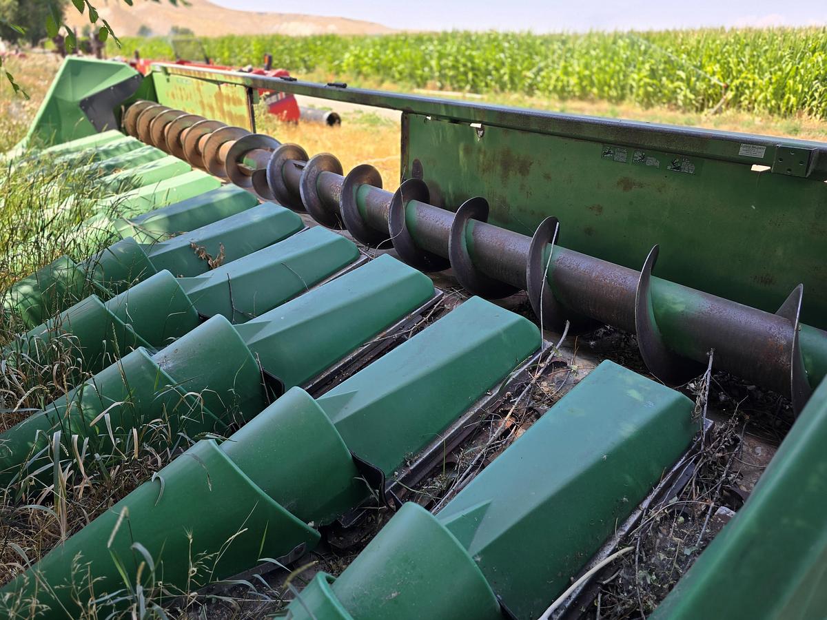 Used John Deere / Clark 12R22 Corn Header