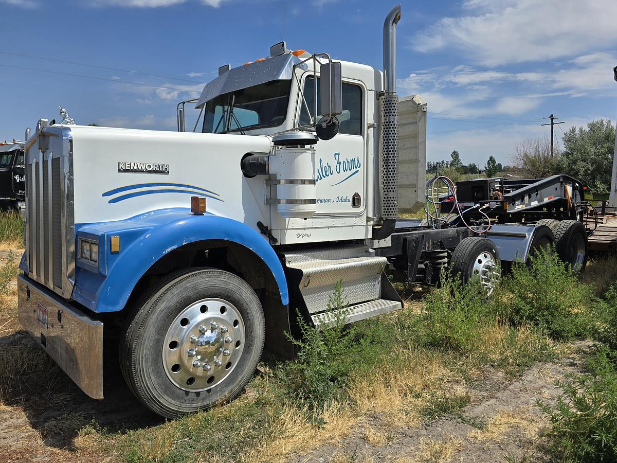 Used Kenworth W900 Truck w/ Drop Axle