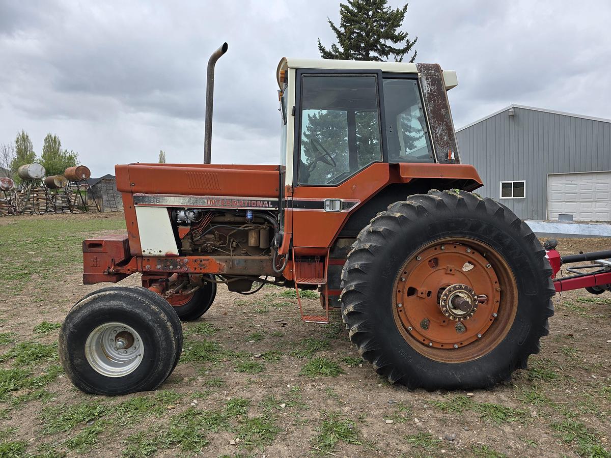 Used International 1486 Tractor w/ Loader