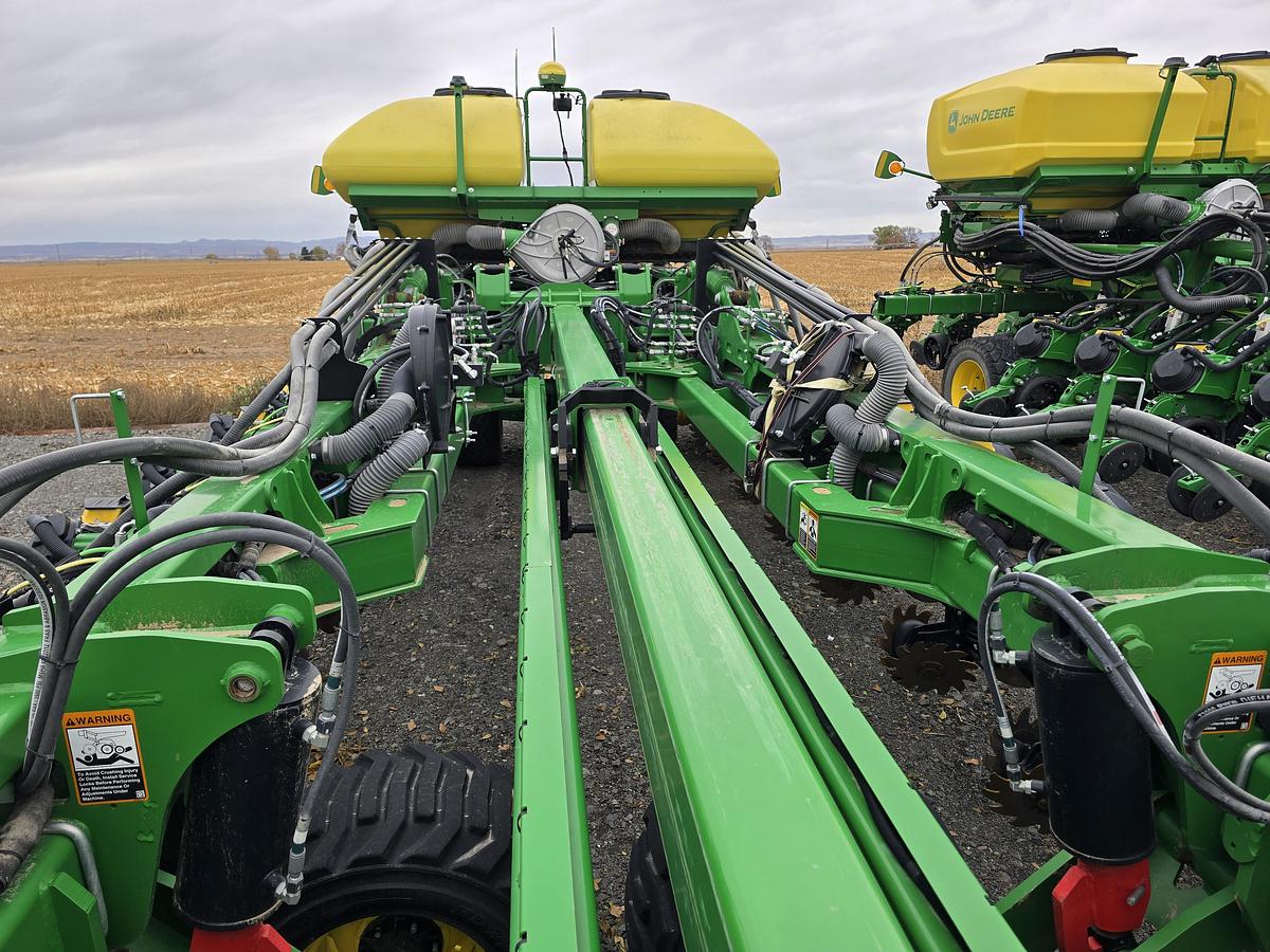 Used 2021 John Deere DB60 Planter - 24R30