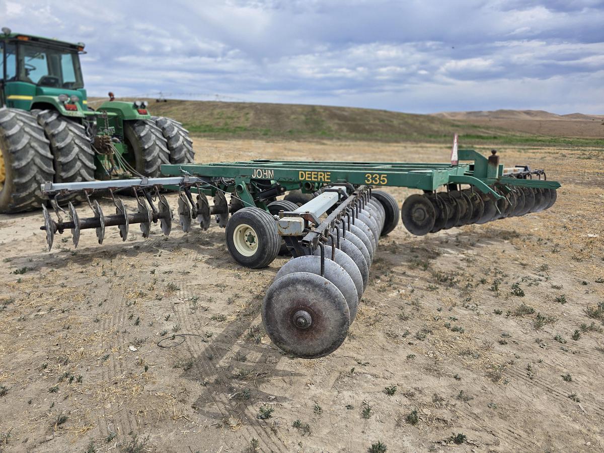 Used 21' John Deere 335 Tandem Disk