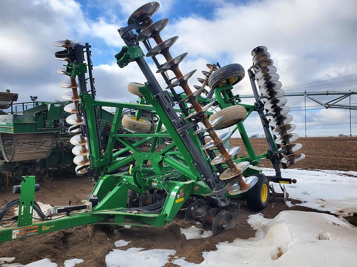Used 34' John Deere 2625 Tandem Disk