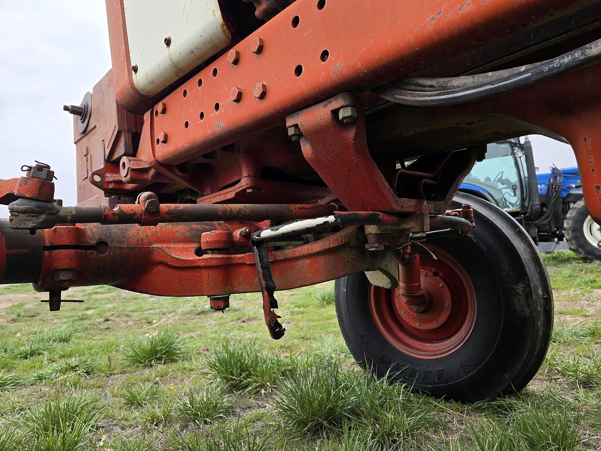Used International 1086 Tractor
