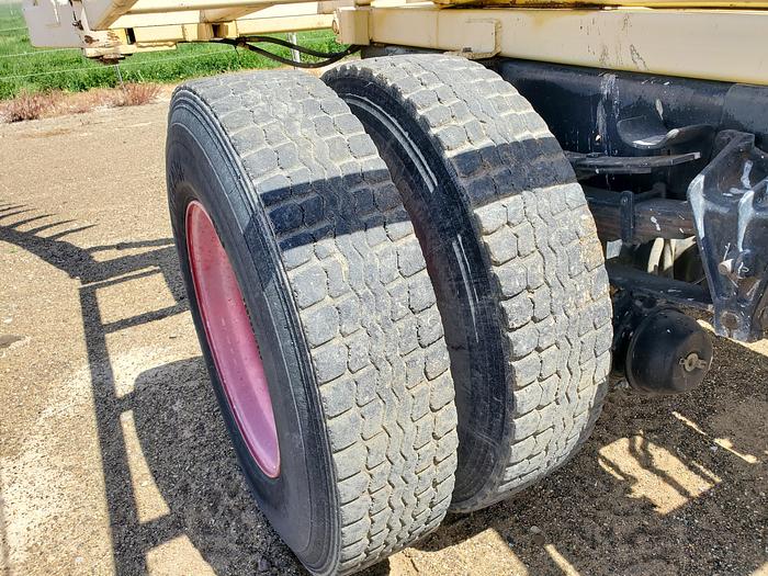 Used International Bale Retriever Truck for Big Square Bales