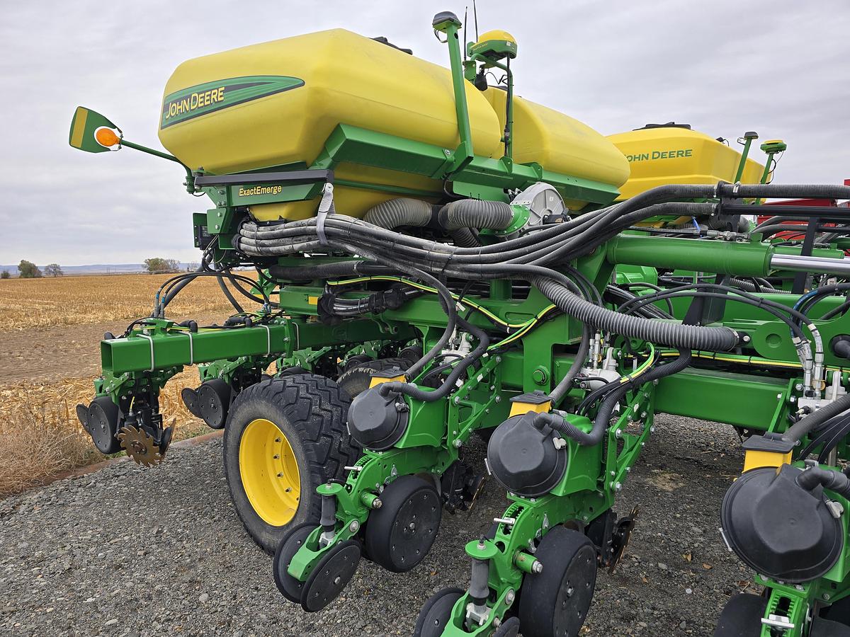 Used 2021 John Deere DB60 Planter - 24R30