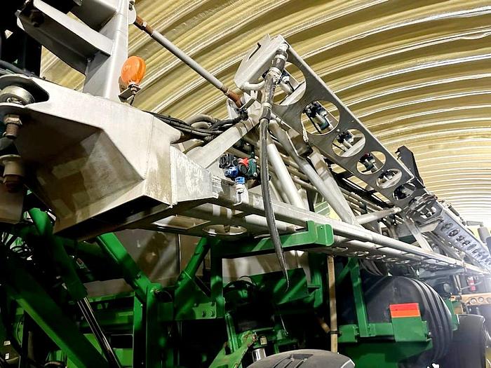 Used John Deere 4830 Sprayer w/ Aluminum Booms - 2400 hrs