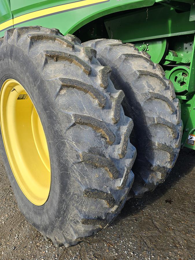 Used 2014 John Deere S670 Combine