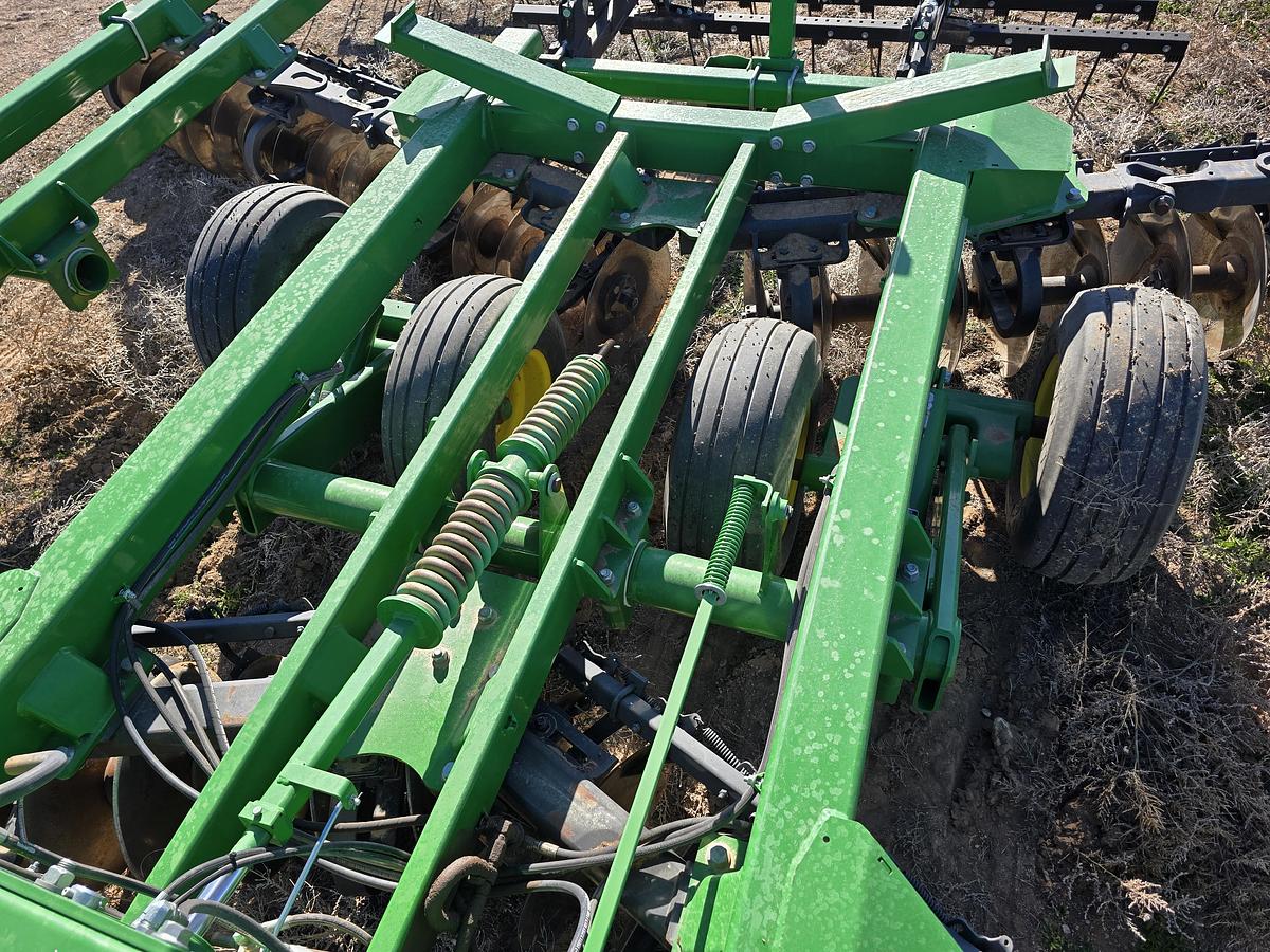 Used 20' John Deere 2623 Tandem Disk