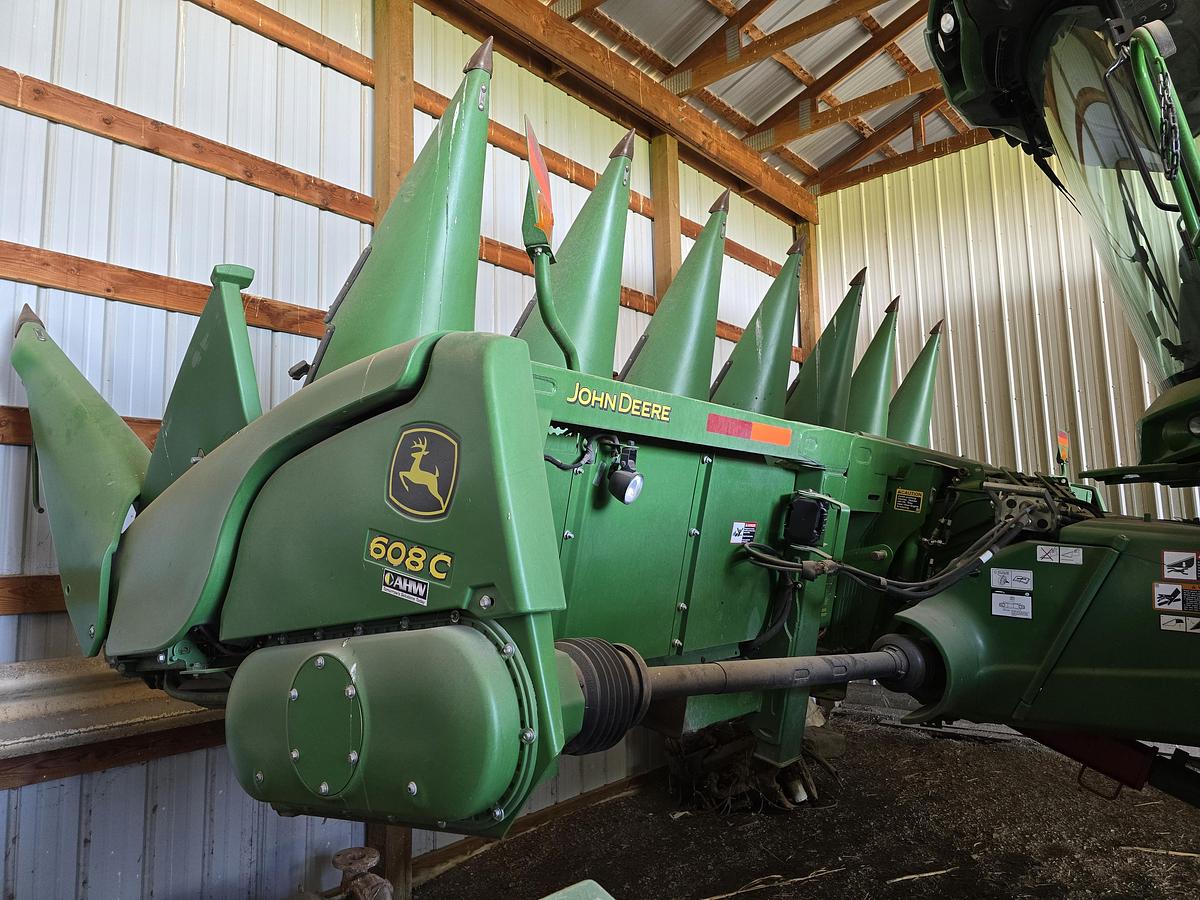 Used 2014 John Deere 608C Corn Header - 8R30