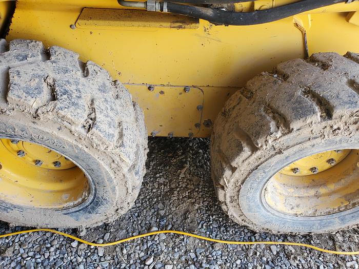 Used John Deere 250 Skid Steer w/ 4 Attachments