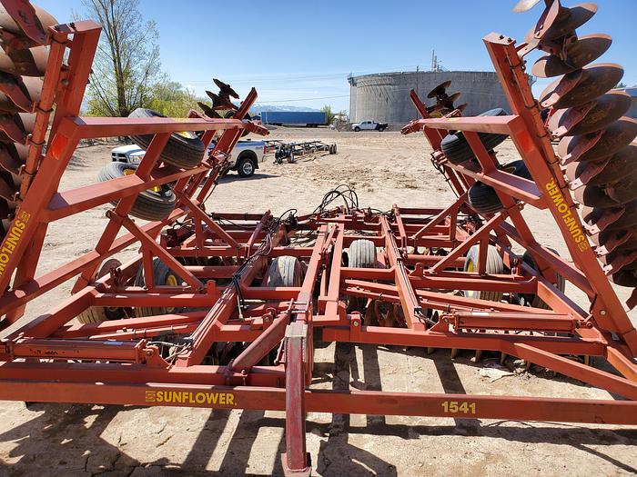 Used 33' Sunflower 1541 Tandem Disk