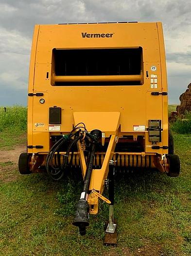 Used 2022 Vermeer 605N Rounnd Baler ** only 1300 Bales **