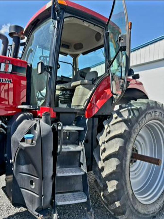 Used 2014 Case Magnum 235 CVT Tractor w/ 4800 hrs