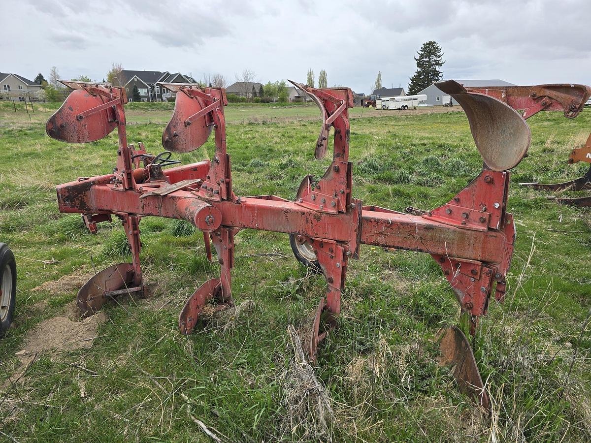 Used Massey Ferguson 570 Plow - 4 Bottom