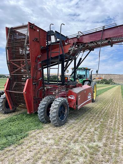 Used Amity SM986 Beet Digger - 6 Row