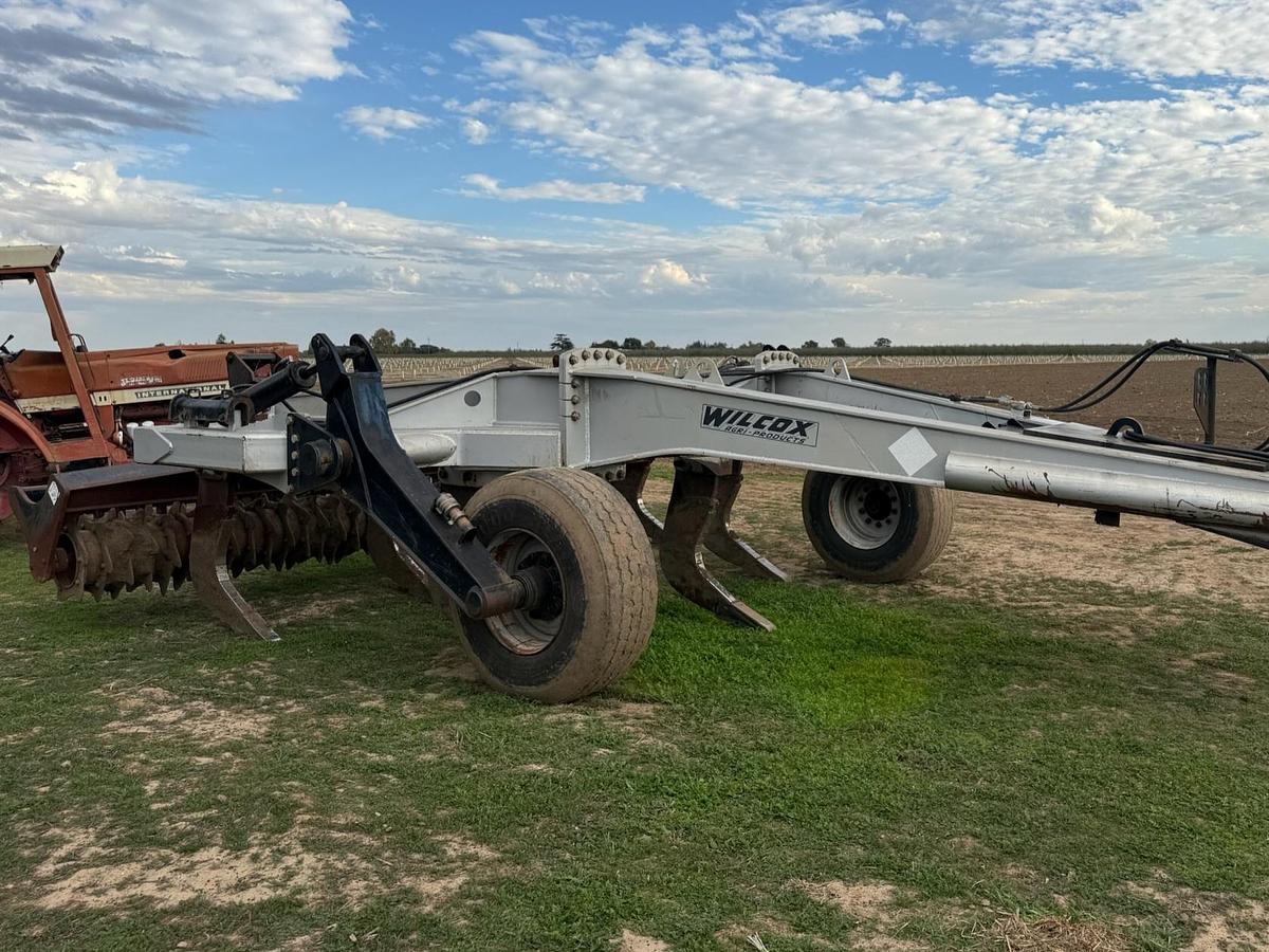 Used Wilcox 3000 Ripper w/ Crumbler - 7 Shank