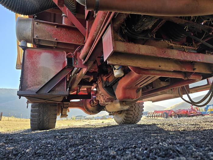 Used New Holland 1085 Balewagon