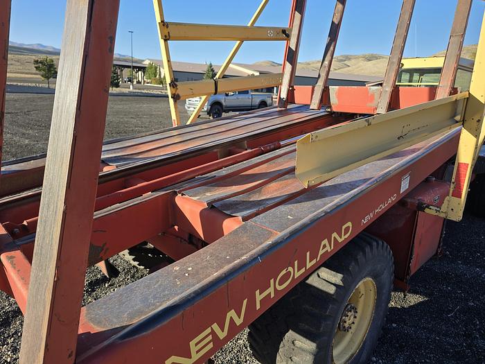 Used New Holland 1085 Balewagon