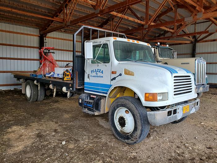 Used 1993 International 4900 Flatbed Truck w/ 20' Bed