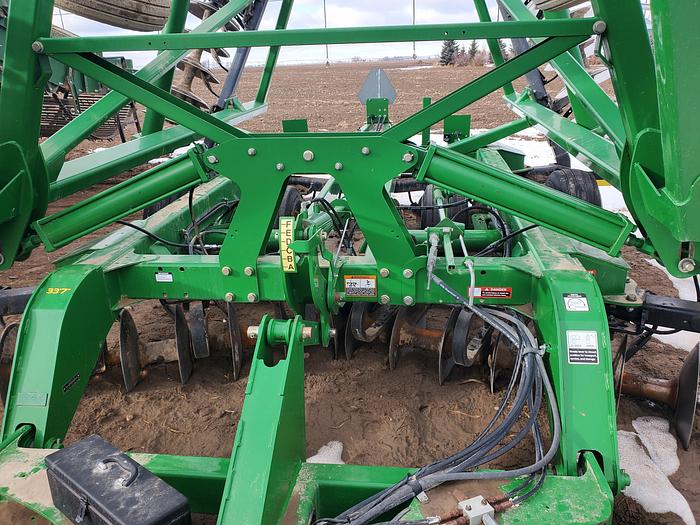 Used 34' John Deere 2625 Tandem Disk