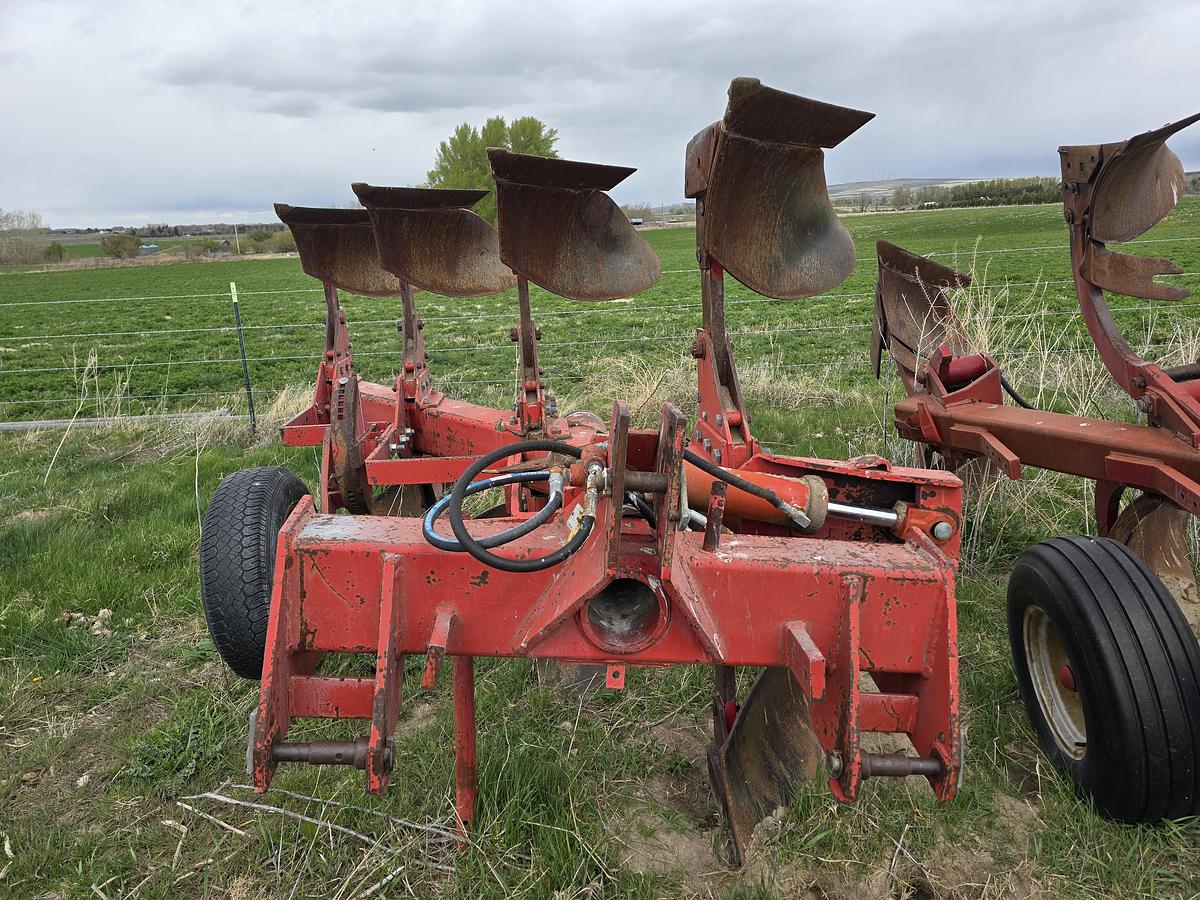 Used Massey Ferguson 570 Plow - 4 Bottom