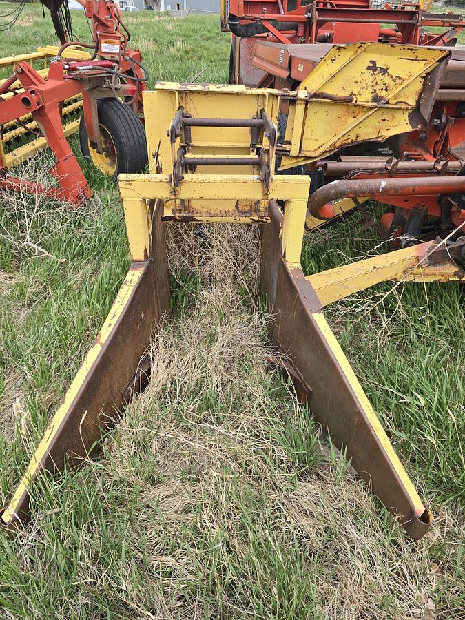 Used New Holland 1075 Balewagon ** Needs Computer **