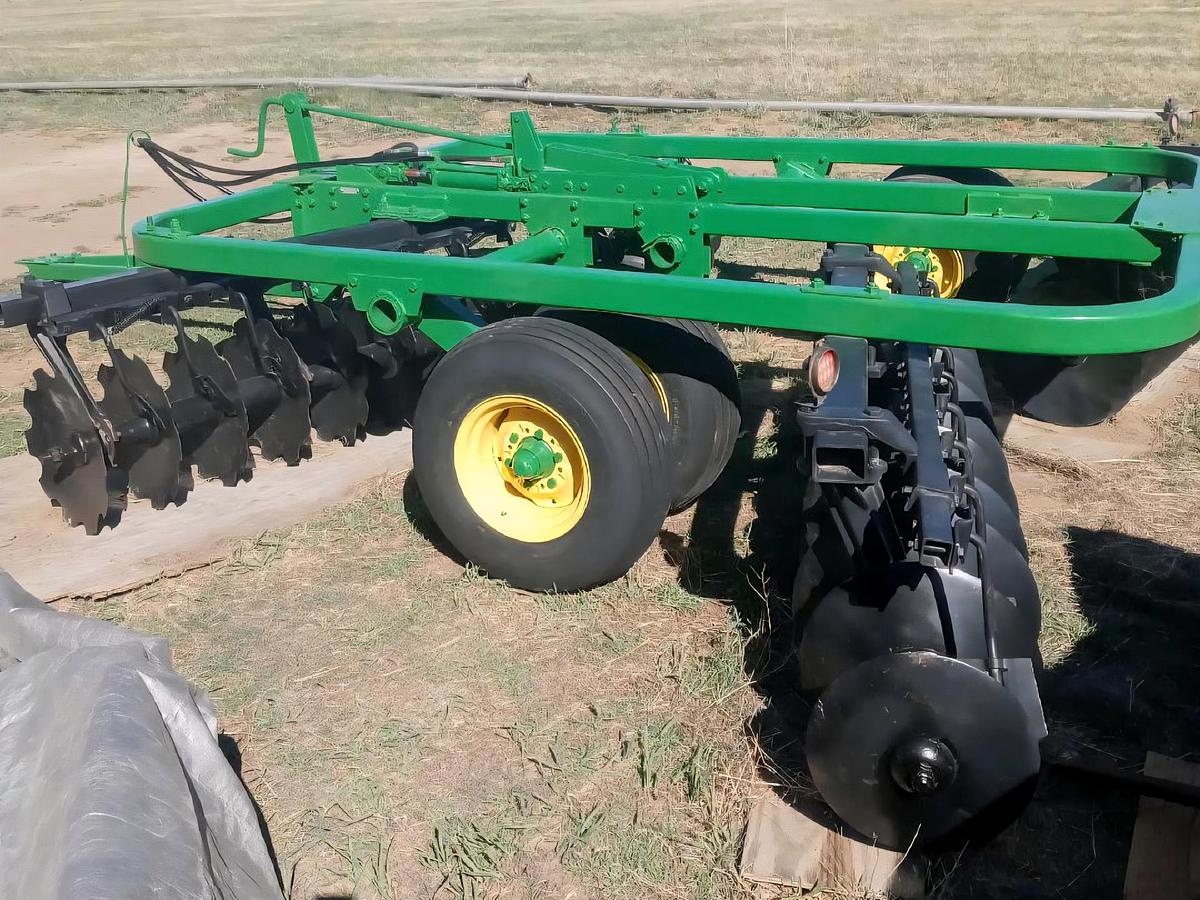 Used 15' John Deere 215 Tandem Disk