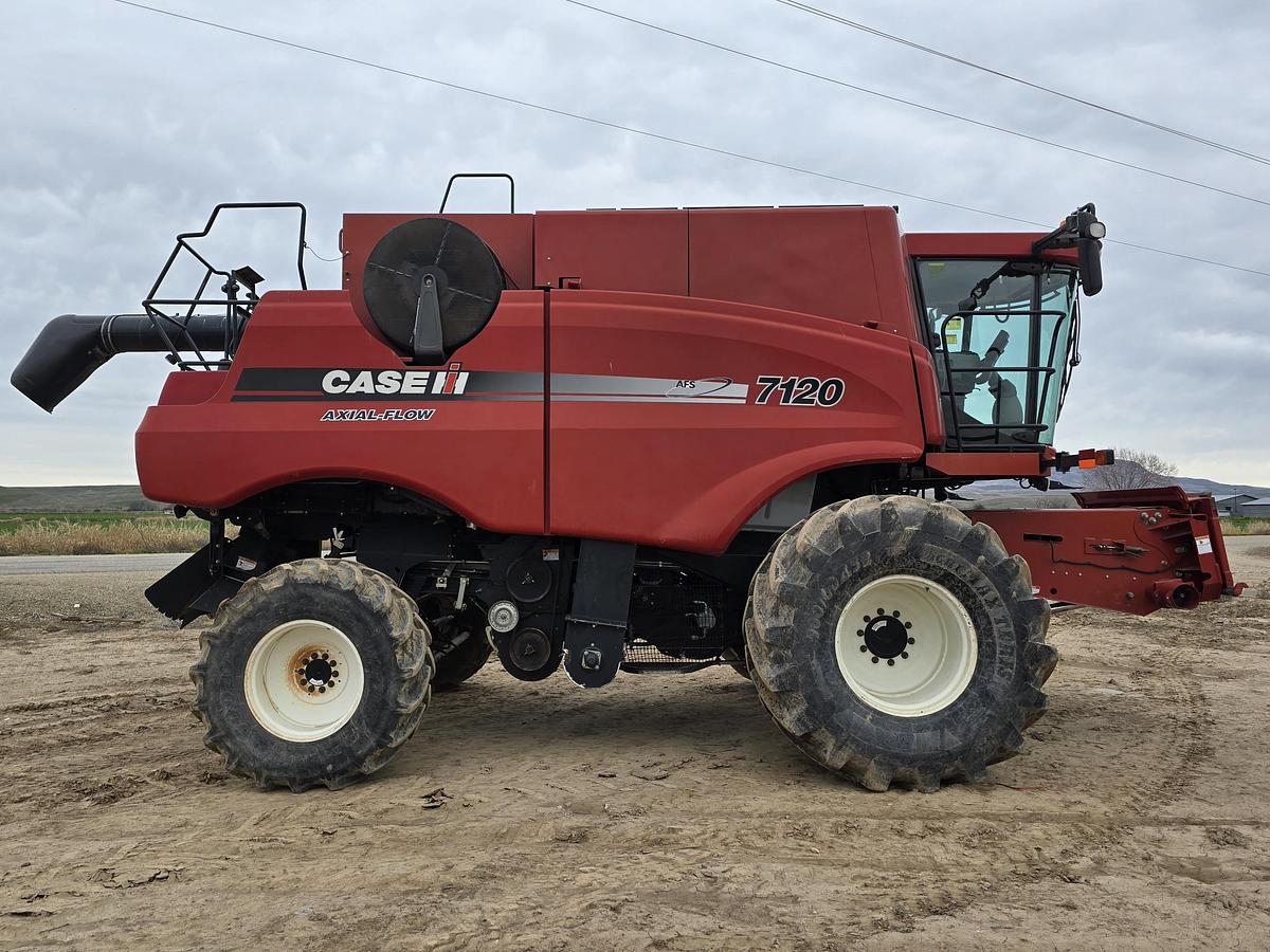 Used 2012 Case IH 7120 Combine