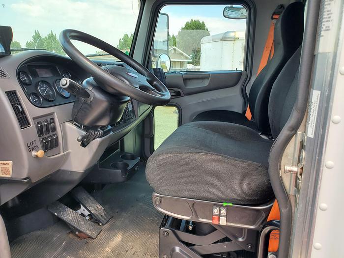 Used 2018 26' Peterbilt 337 Box Truck w/ 149k miles