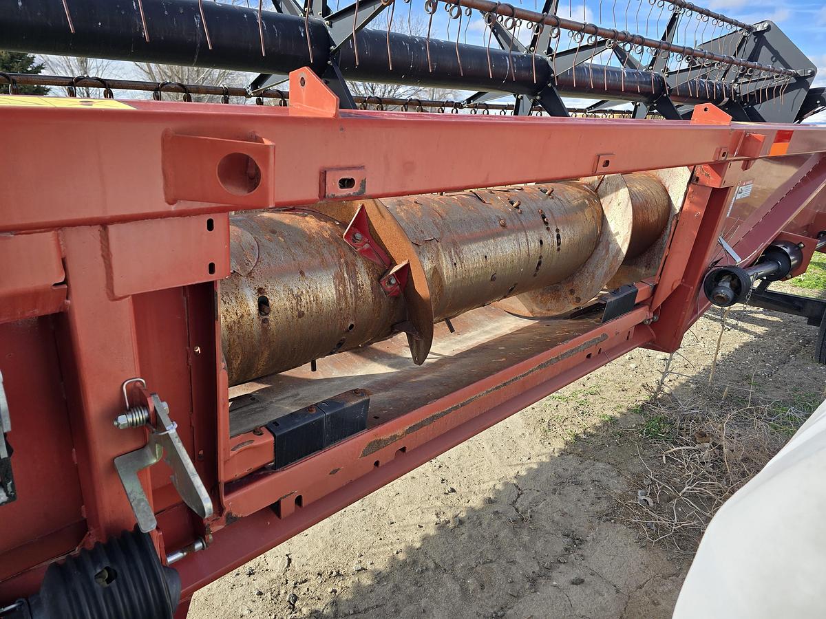 Used 2011 30' Case 2010 Grain Header