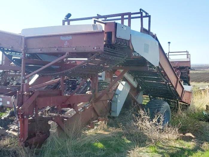Used 4R36 Spudnik 5640 Potato Harvester