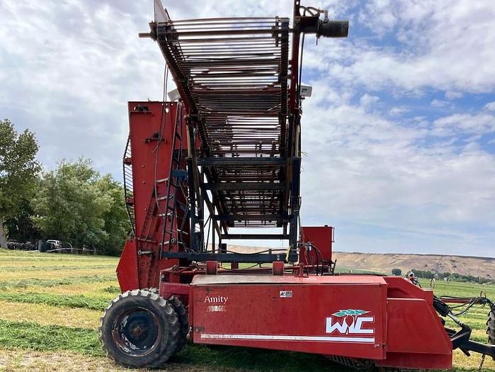 Used Amity SM986 Beet Digger - 6 Row