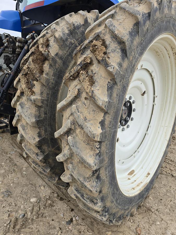 Used New Holland T7.250 Tractor w/ CVT - 3300 hrs