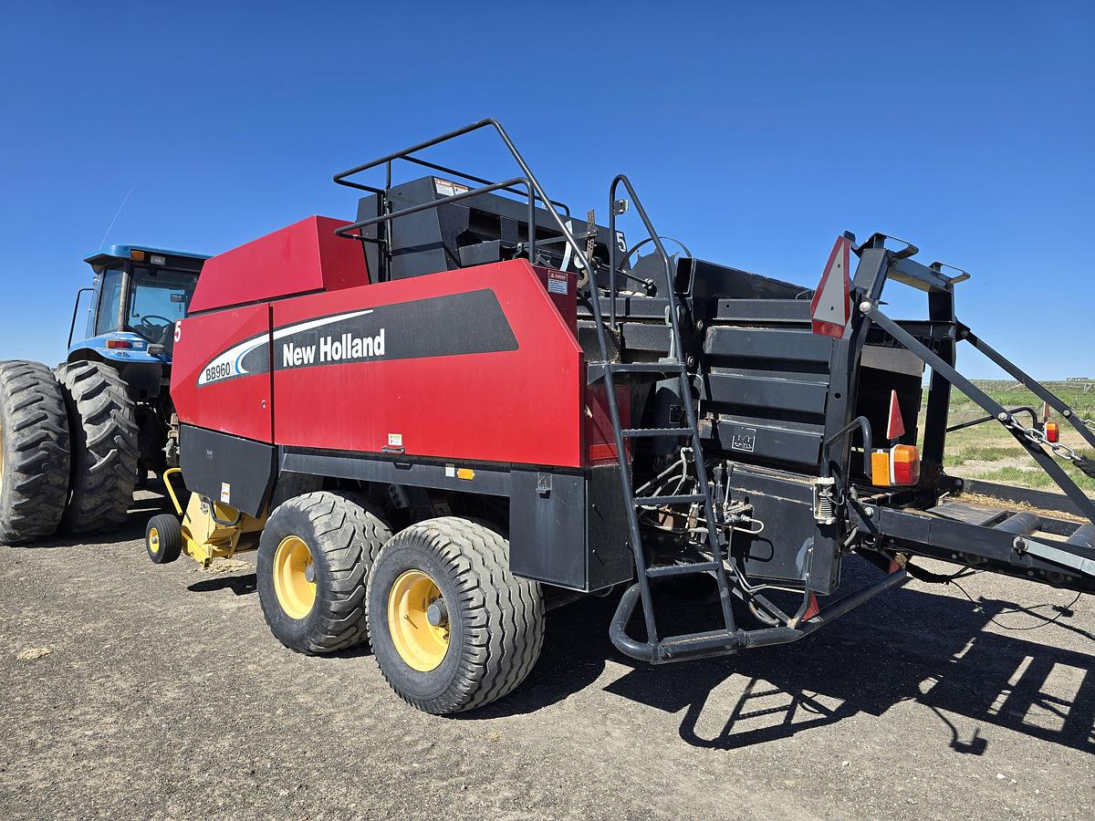 Used ** Going to Auction ** 2006 New Holland BB960A Baler - 3x4