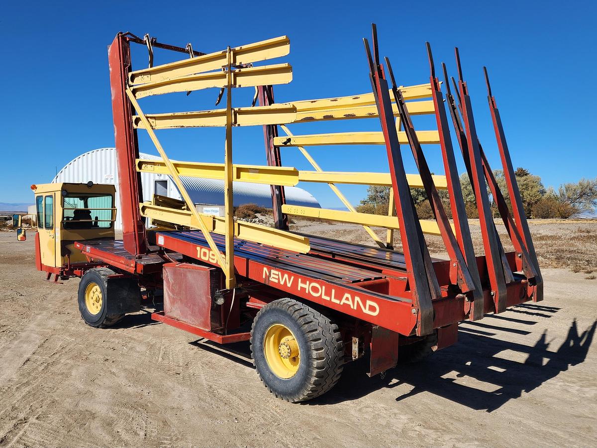 Used 2000 New Holland 1095 Balewagon w/ 3300 hrs