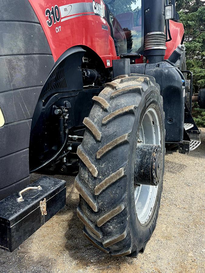 Used 2014 Case Magnum 310 CVT Tractor w/ 6000 hrs