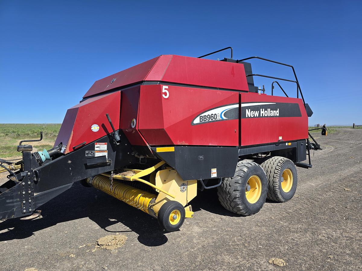 Used ** Going to Auction ** 2006 New Holland BB960A Baler - 3x4