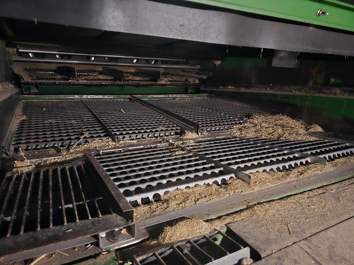 Used John Deere CTS II Combine w/ 25' Grain Header