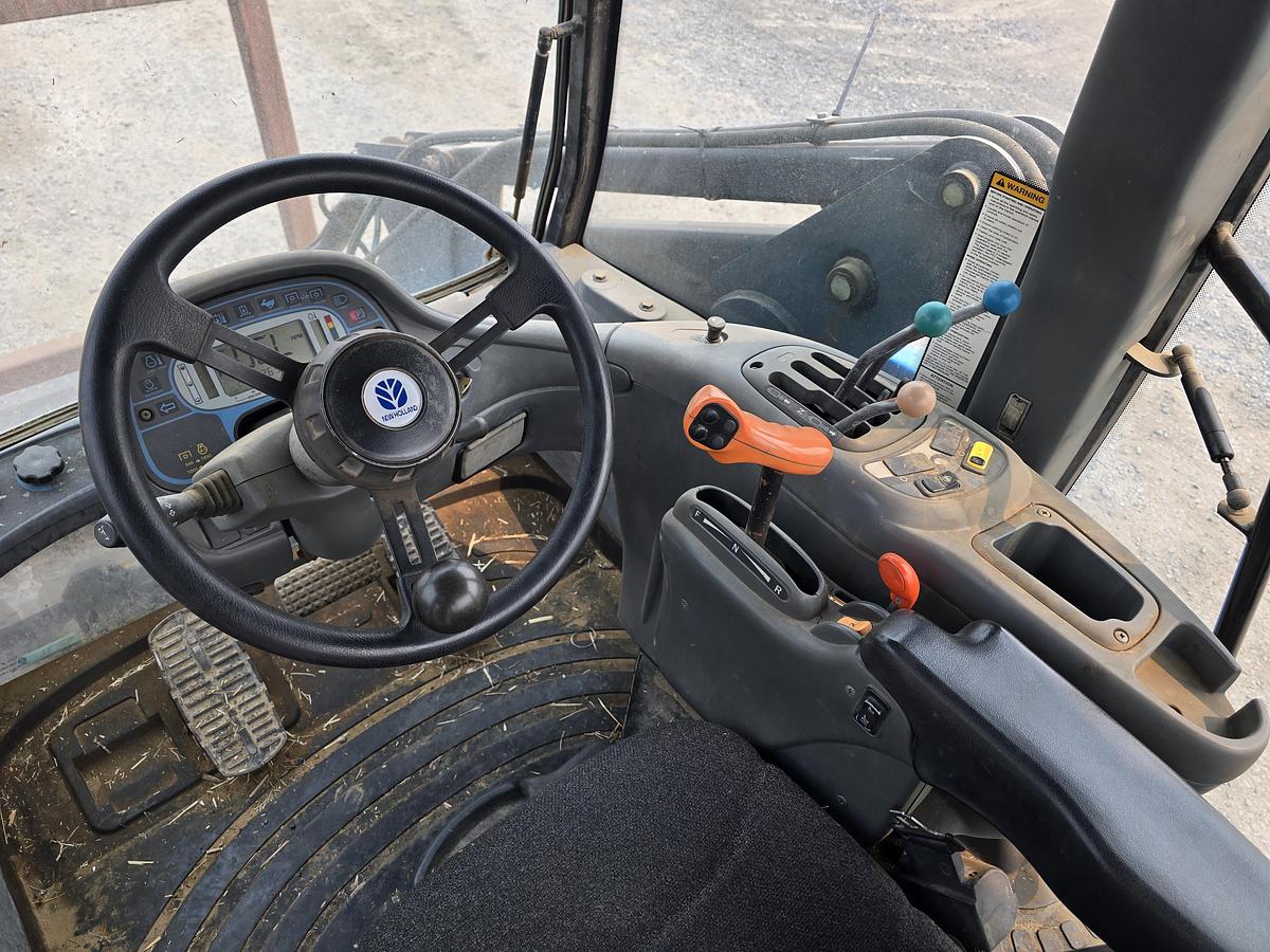 Used New Holland TV140 Bi-Directional Tractor w/ 3200 hrs