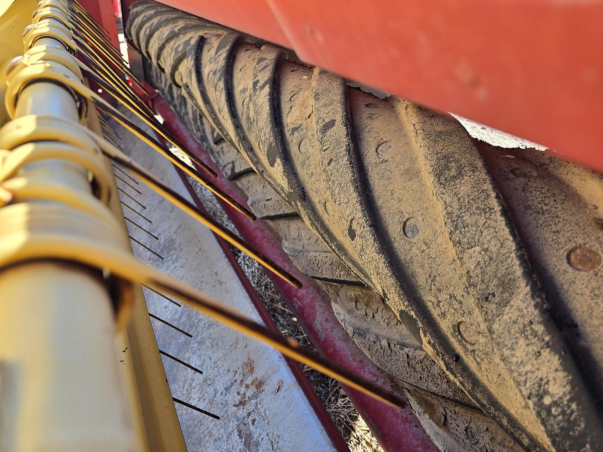 Used 9' New Holland 489 Windrower / Swather