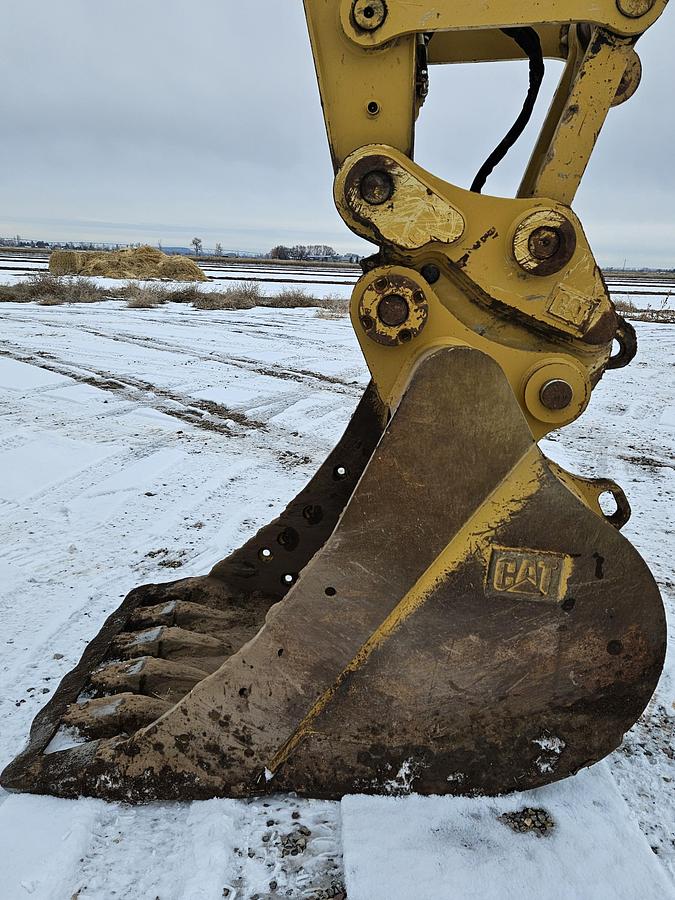Used 2019 Caterpillar 320 Excavator w/ 4900 hrs