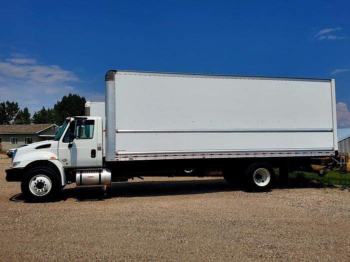 Used 2019 26' International Box Truck w/ Liftgate