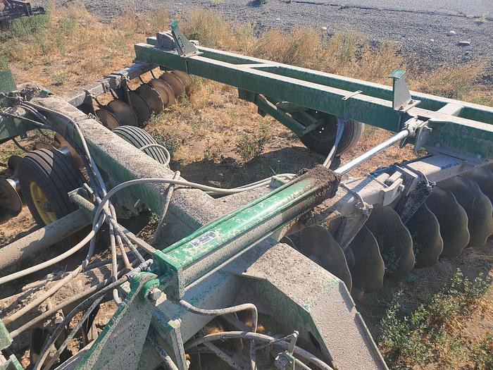 Used 24' John Deere 650 Tandem Disk