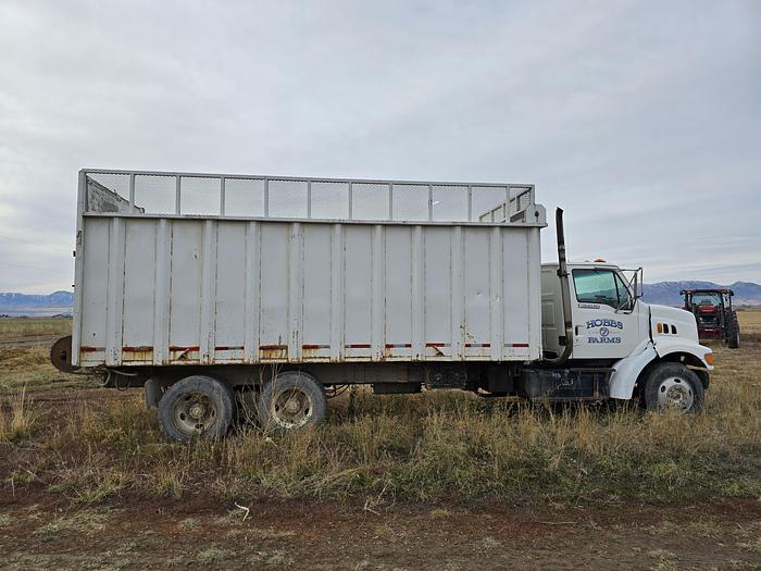 Used 98' Ford Louisville Silage Truck w/ Allison Trans
