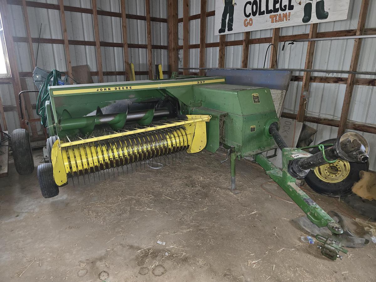 Used 1987 John Deere 337 Baler
