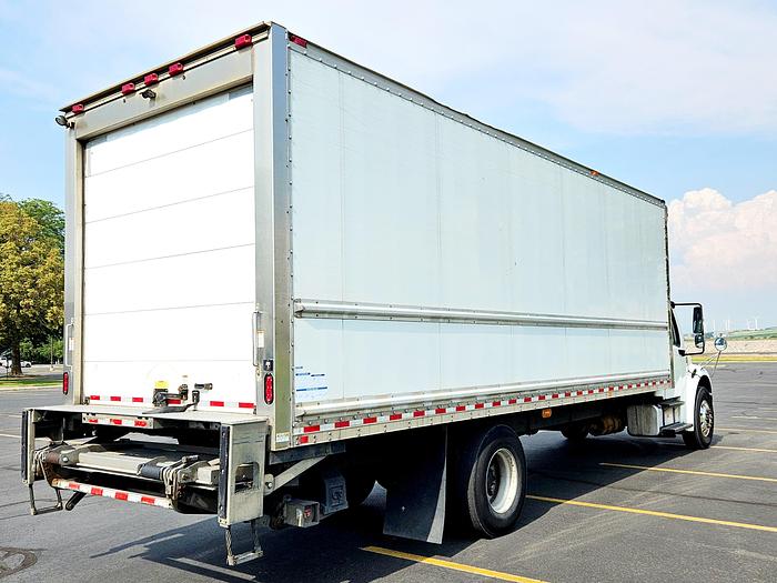 Used 2018 26' Freightliner Reefer Truck w/ Liftgate