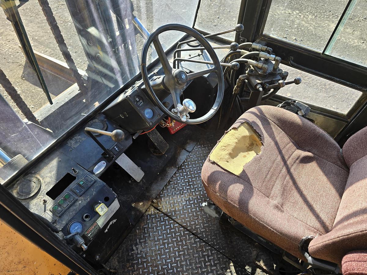 Used Hyster H210XL Hay Squeeze