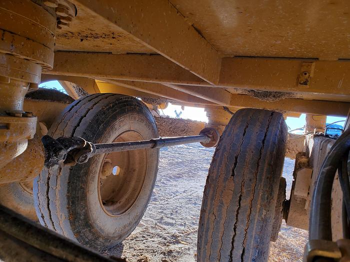 Used 2014 HayBuster CMF-830 Vertical Feed Mixer