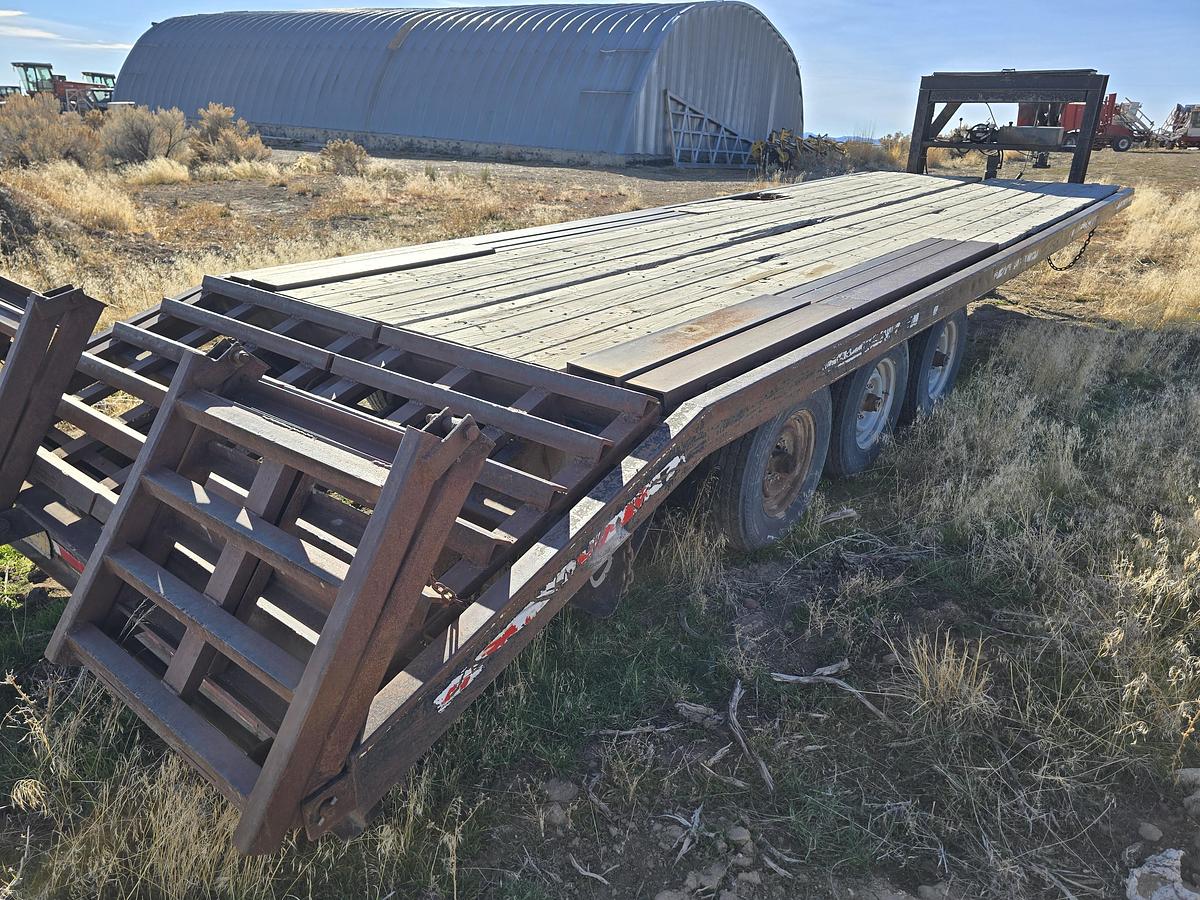 Used Donahue Swather Trailer - Hyd Adjust to 12' Wide