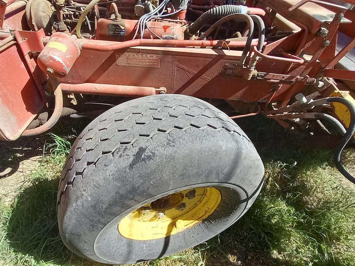Used New Holland 1049 Balewagon